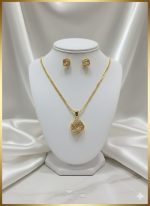 Dainty chain with pendant 2 3