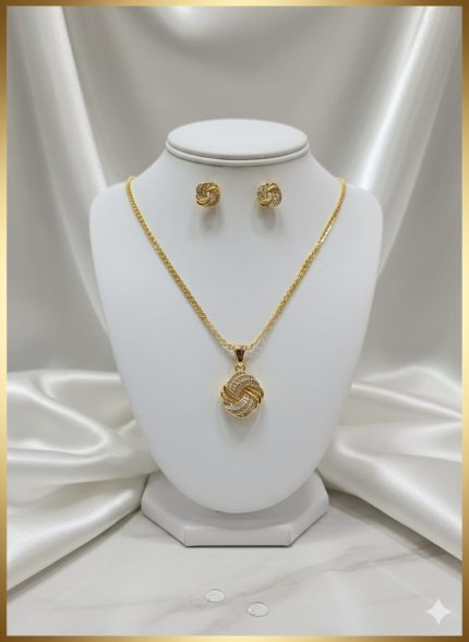 Dainty chain with pendant 2 3