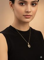 Dainty chain with pendant 1 1
